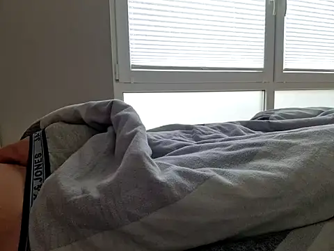 Snapshot of Feuer_boy chatting on 01-27-25, 12:48 Feuer boy online show from 01-27-25, 12:48