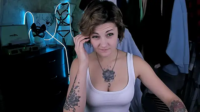 EvaBrownie online show from 10-21-25, 02:51