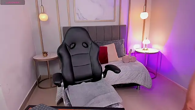 AtheneaRusell online show from 11-11-25, 11:43