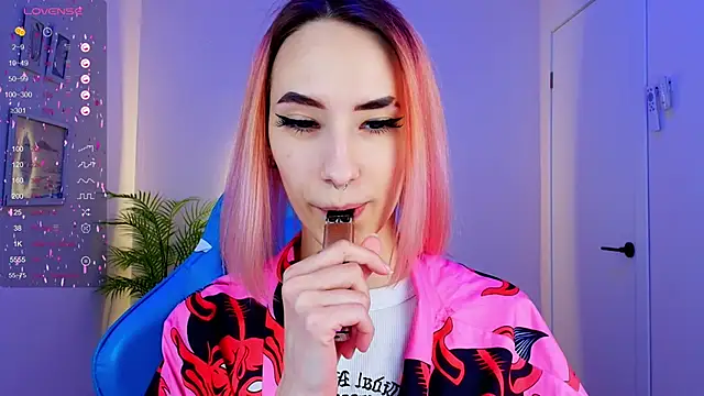 Snapshot of Kar1_na_ chatting on 03-05-25, 11:38 Kar1 na online show from 03-05-25, 11:38