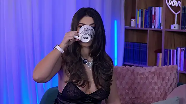 Snapshot of SarahPeach8 chatting on 01-08-26, 04:15 SarahPeach8 online show from 01-08-26, 04:15