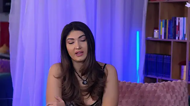 Snapshot of SarahPeach8 chatting on 01-11-26, 06:18 SarahPeach8 online show from 01-11-26, 06:18