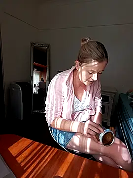 Vintasia online show from 09-18-25, 01:24