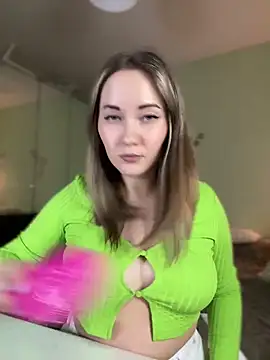 Snapshot of Kiss_My_Body chatting on 01-21-25, 06:23 Kiss My Body online show from 01-21-25, 06:23