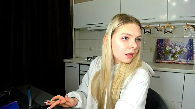 Snapshot of SynnoveEyre chatting on 02-17-25, 05:43 SynnoveEyre online show from 02-17-25, 05:43