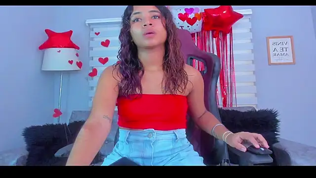 Snapshot of yian_meghan chatting on 02-27-25, 04:10 yian meghan online show from 02-27-25, 04:10