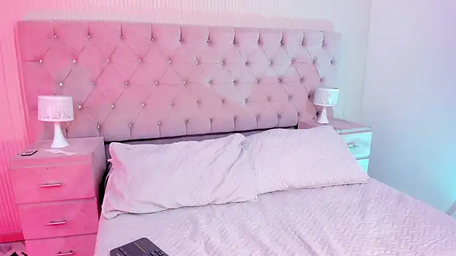 Snapshot of MattThompsonn chatting on 09-11-25, 09:37 MattThompsonn online show from 09-11-25, 09:37