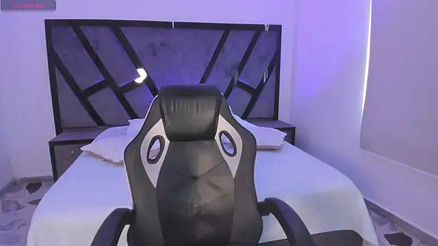 Snapshot of MattThompsonn chatting on 11-11-25, 08:09 MattThompsonn online show from 11-11-25, 08:09