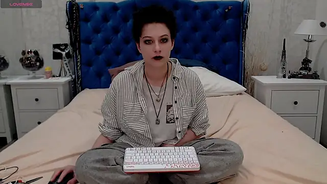 Snapshot of via_mayer_ chatting on 05-02-26, 01:32 via mayer online show from 05-02-26, 01:32