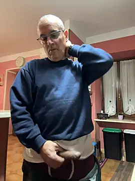 Snapshot of sempreilmio2 chatting on 01-29-25, 06:39 sempreilmio2 online show from 01-29-25, 06:39