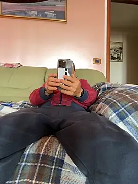 Snapshot of sempreilmio2 chatting on 11-10-25, 09:08 sempreilmio2 online show from 11-10-25, 09:08