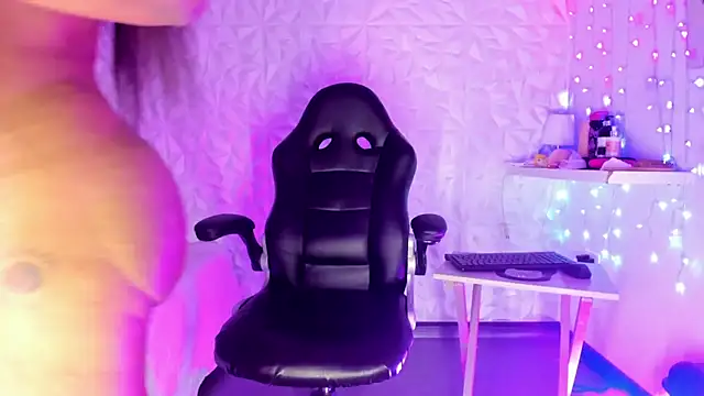 Karen morena online show from 01-24-25, 01:03