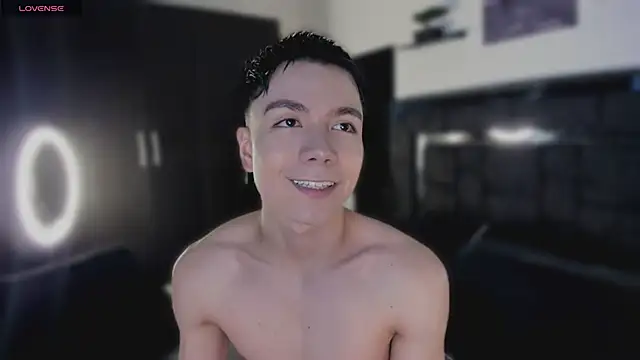 alanblack1 online show from 04-03-26, 03:32