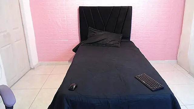 Snapshot of DULCE1609 chatting on 12-18-25, 08:04 DULCE1609 online show from 12-18-25, 08:04