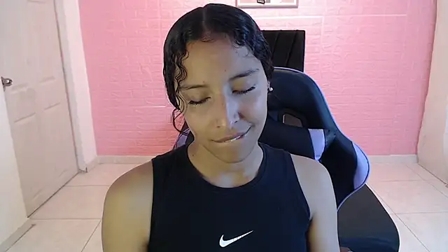 Snapshot of DULCE1609 chatting on 12-22-25, 10:40 DULCE1609 online show from 12-22-25, 10:40