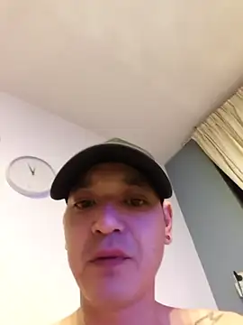 Snapshot of Thomaszz3 chatting on 12-23-25, 12:08 Thomaszz3 online show from 12-23-25, 12:08