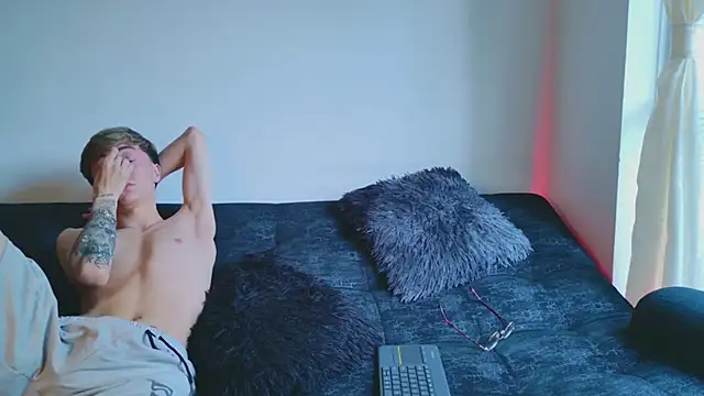 ethan and ava online show from 10-24-25, 02:57