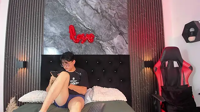 Snapshot of vanilla_hot chatting on 02-17-25, 01:21 vanilla hot online show from 02-17-25, 01:21