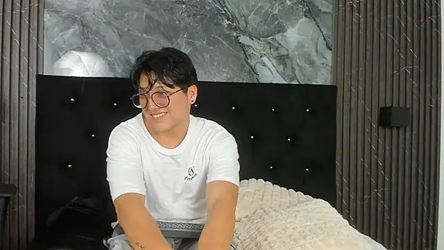Snapshot of vanilla_hot chatting on 03-05-25, 01:17 vanilla hot online show from 03-05-25, 01:17