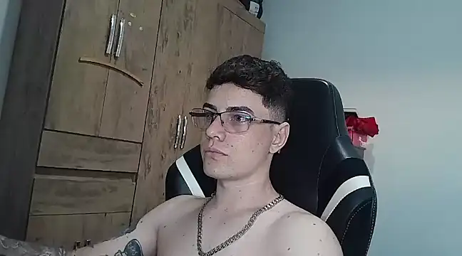 Snapshot of Dyllan__ chatting on 01-21-25, 09:57 Dyllan online show from 01-21-25, 09:57