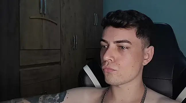 Snapshot of Dyllan__ chatting on 01-23-25, 09:50 Dyllan online show from 01-23-25, 09:50