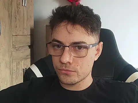 Snapshot of Dyllan__ chatting on 10-10-25, 02:05 Dyllan online show from 10-10-25, 02:05