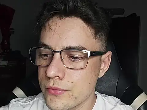 Snapshot of Dyllan__ chatting on 10-21-25, 02:56 Dyllan online show from 10-21-25, 02:56