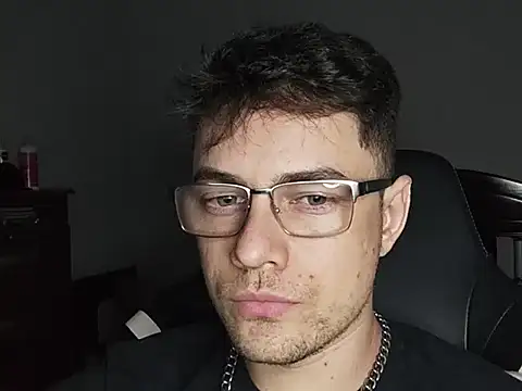 Snapshot of Dyllan__ chatting on 10-27-25, 03:43 Dyllan online show from 10-27-25, 03:43