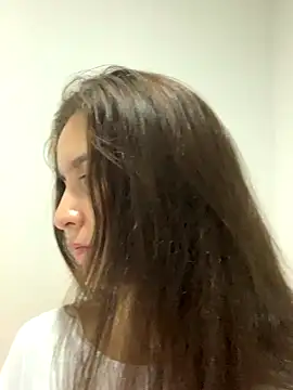 Bella still online show from 12-20-25, 12:07