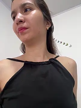 Bella still online show from 04-05-26, 01:52