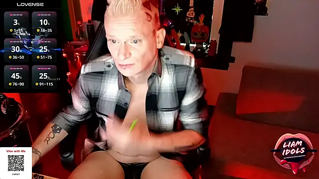 Snapshot of LiamIdols chatting on 10-08-25, 02:25 LiamIdols online show from 10-08-25, 02:25