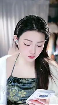 Snapshot of Dou-Dou-er chatting on 03-25-26, 01:00 Dou-Dou-er online show from 03-25-26, 01:00