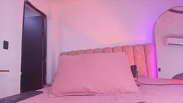 Auroraa miller online show from 02-05-26, 11:59