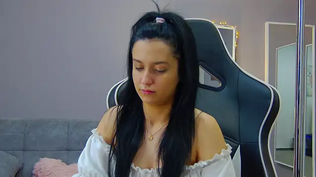 Eva Lovvia  online show from 01-31-25, 12:28