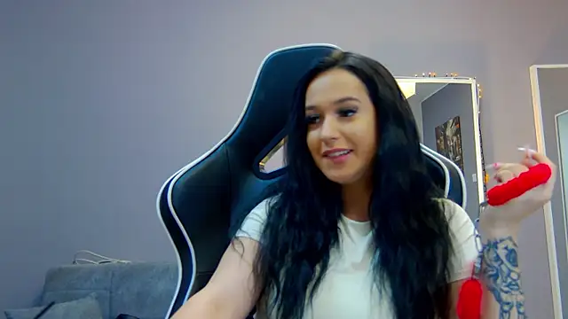 Eva Lovvia  online show from 03-11-25, 09:37