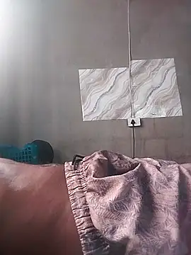 Snapshot of LaneYam chatting on 04-15-26, 08:10 LaneYam online show from 04-15-26, 08:10