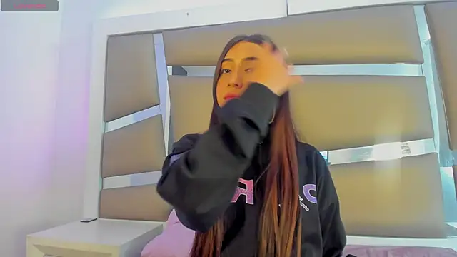 Snapshot of Princess_tokyo chatting on 01-27-25, 04:11 Princess tokyo online show from 01-27-25, 04:11