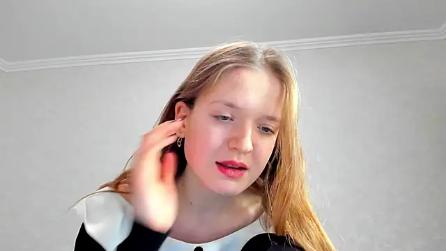 Snapshot of SaraCain chatting on 01-19-25, 01:55 SaraCain online show from 01-19-25, 01:55