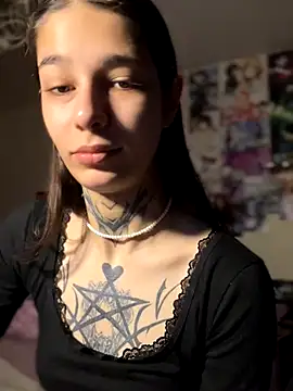 mollyEXD online show from 11-28-25, 09:23