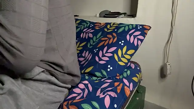 Snapshot of hot_hunk_boy chatting on 12-17-25, 07:09 hot hunk boy online show from 12-17-25, 07:09