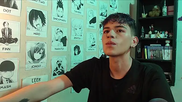 Snapshot of Mickey_Magic chatting on 01-31-25, 11:24 Mickey Magic online show from 01-31-25, 11:24