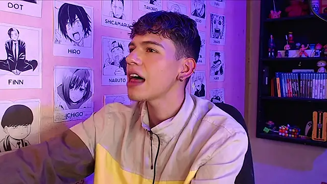 Snapshot of Mickey_Magic chatting on 02-07-25, 09:26 Mickey Magic online show from 02-07-25, 09:26