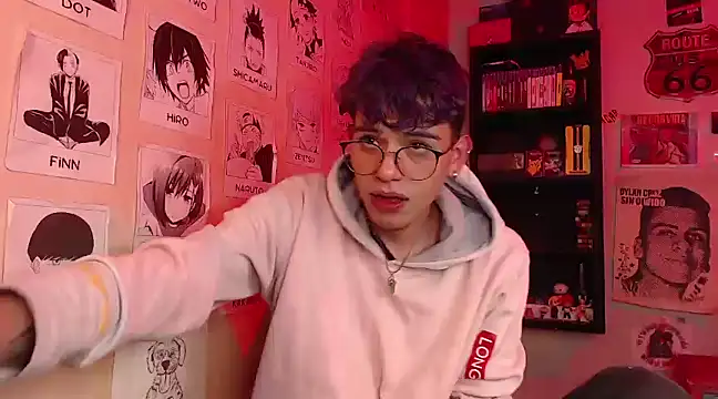 Snapshot of Mickey_Magic chatting on 02-08-25, 03:41 Mickey Magic online show from 02-08-25, 03:41