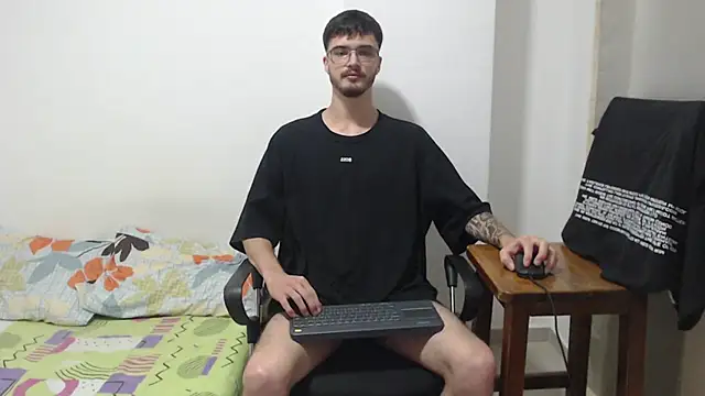 Aleex Miller online show from 11-17-25, 03:34