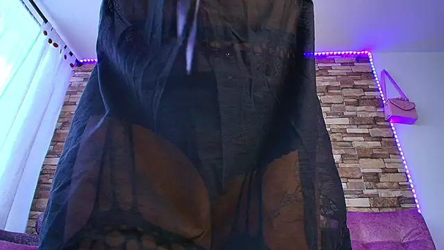 MiaFlamesxxx online show from 11-04-25, 09:14