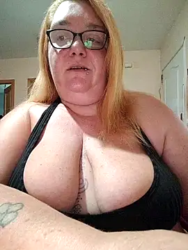 Snapshot of diosacurvy1984 chatting on 10-17-25, 08:17 diosacurvy1984 online show from 10-17-25, 08:17