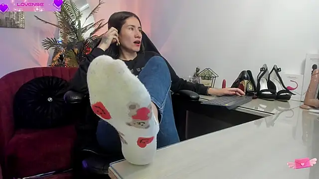 Snapshot of VioletParkker chatting on 02-18-25, 02:38 VioletParkker online show from 02-18-25, 02:38