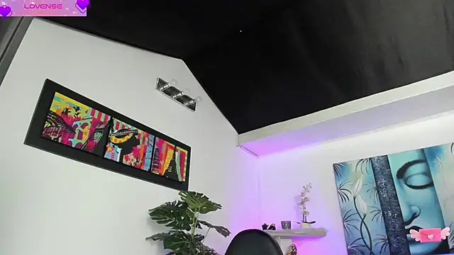 Snapshot of VioletParkker chatting on 02-25-25, 12:45 VioletParkker online show from 02-25-25, 12:45