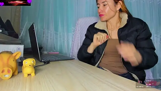 Snapshot of VioletParkker chatting on 10-17-25, 12:01 VioletParkker online show from 10-17-25, 12:01