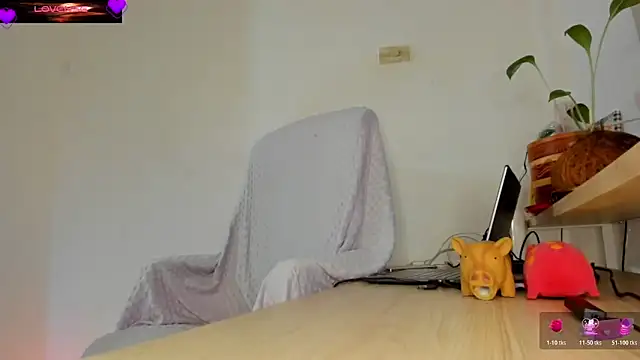 Snapshot of VioletParkker chatting on 06-09-26, 12:06 VioletParkker online show from 06-09-26, 12:06